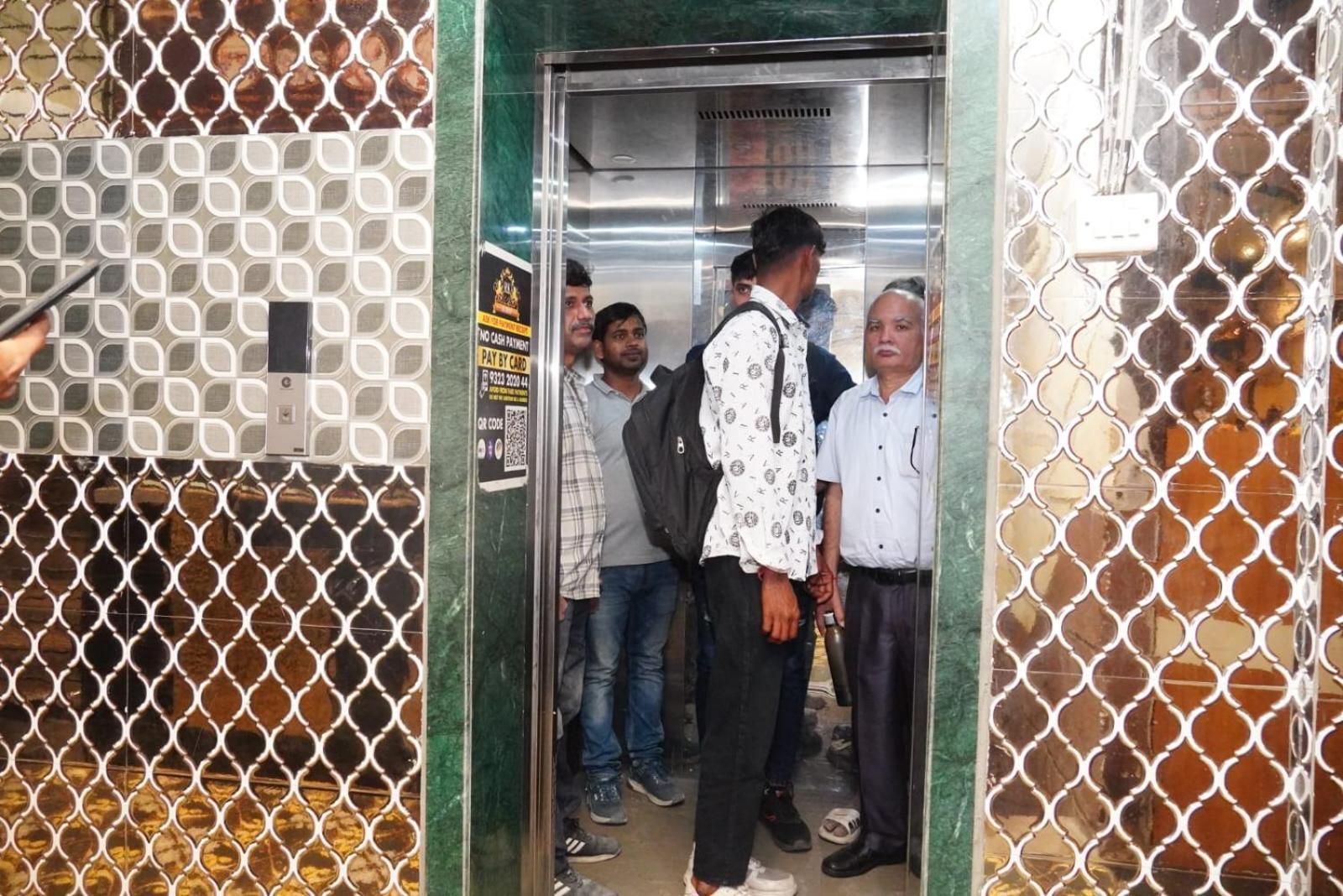 Hotel Golden Plaza Vashi Eksteriør billede
