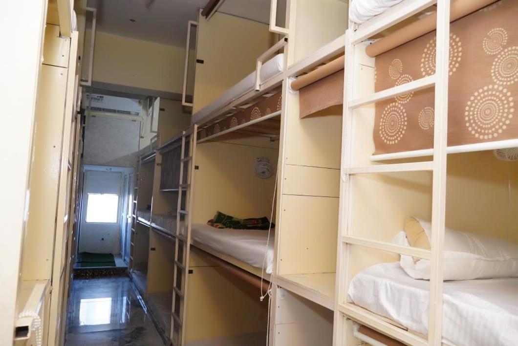 Hotel Golden Plaza Vashi Eksteriør billede